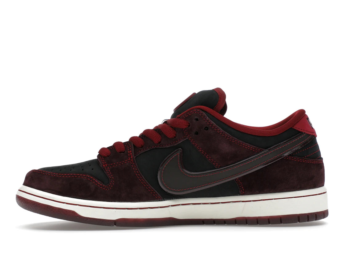 Nike SB Dunk Low Riot Skateshop