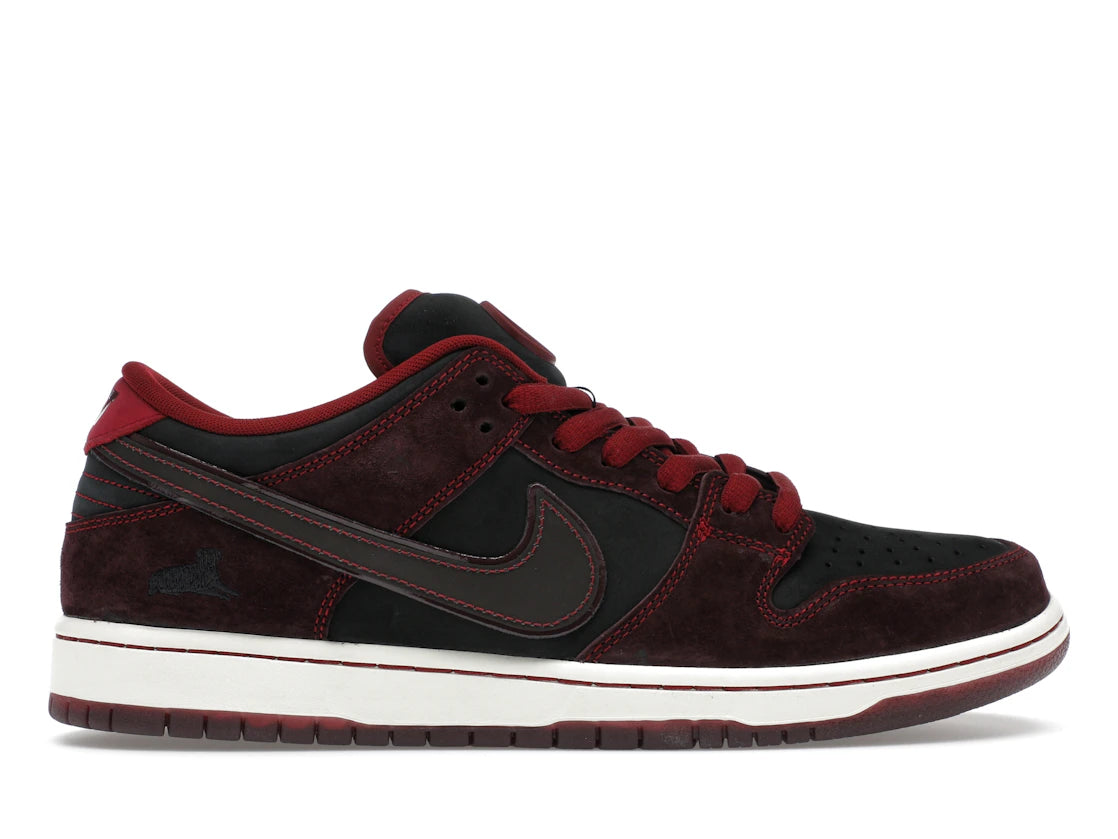 Nike SB Dunk Low Riot Skateshop